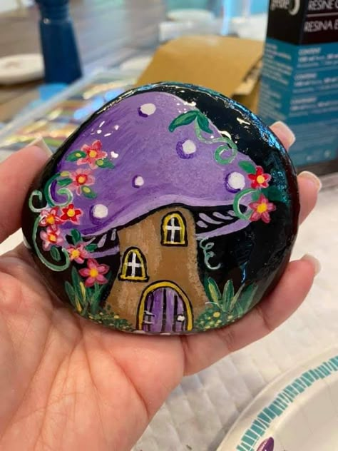 Fairy Garden Rocks, Rock Painting Patterns Templates Free Printable, Rock Painting Fairy, Paintings Ideas Easy, Rock Painting Ideas For Kids, Painting Mushroom, Rock Houses, Witches Hats, Garden Rock Art