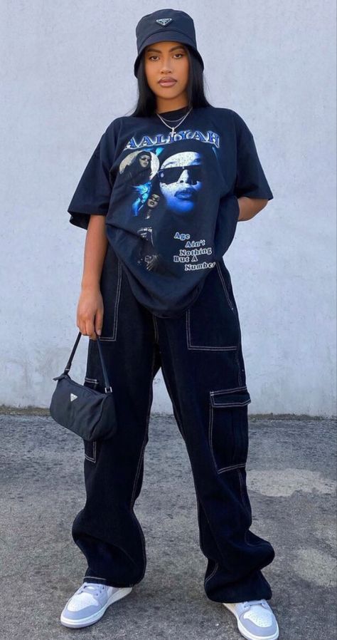 #oversized #black #style Black Baggy Cargos Outfits, Y2k Womens Fashion Aesthetic, Y2k Fashion Outfits Black Women, Women Drip Outfits, Womens Tomboy Fashion, Black Girls Streetwear Outfits, Oversized Streetwear Outfit, Black Women Tomboy Outfits, Streetwear Girl Outfits Style