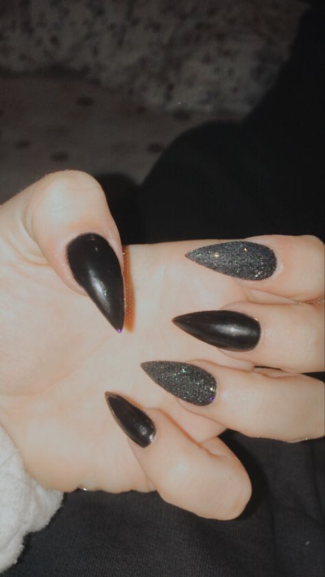 Black Sparkle Nails, Nail Black, Grey Nails, Black Ombre, Sparkle Nails, Black Sparkle, Mani Pedi, Black Nails, Sparkle