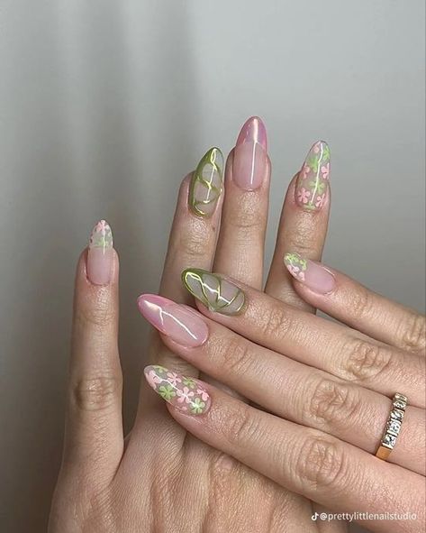 Nail Art Summer 2024 Trends, Feminine Nails, Colorful Manicure, Beauty Flatlay, Spring Nail Ideas, Beach Nail Designs, Yellow Nail Art, Easter 2024, Nails Trend