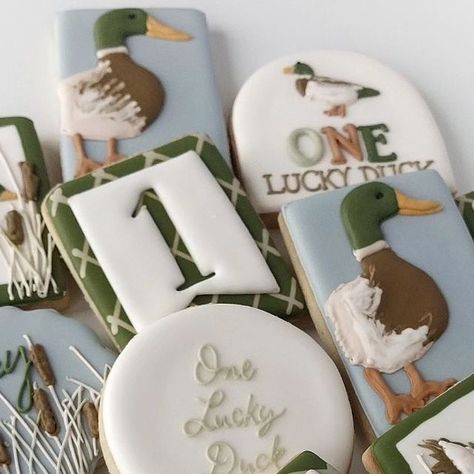 BasicWhiteBatchCookieCo on Instagram: "One lucky duck.
.
Talk about a cute theme 😍 
.
.
.
#oneluckyduck #luckyduck" Duck Hunting Cookies, One Lucky Duck Smash Cake, One Lucky Duck Cookies, One Lucky Duck, Duck Cookies, Duck Birthday, Lucky Duck, Duck Recipes, Cute Themes