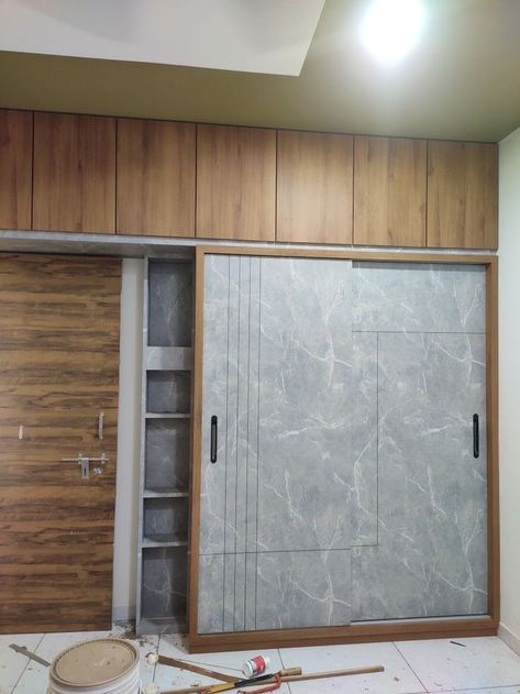 Furniture Kabat Design, Wooden Colour Combination, Marble Laminate Wardrobe, Sliding Wardrobe Laminate Design Modern, Sliding Wardrobe Laminate Design, Slider Wardrobe Design, Wardrobe Design Sliding Doors, Wardrobe Laminate, Kids Bedroom Furniture Design