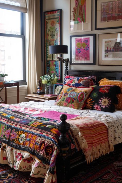 Vintage Eclectic Bedroom, Boho Eclectic Bedroom, Bedroom With Color, Eclectic Boho Bedroom, Colorful Eclectic Bedroom, Eclectic Bedroom Ideas, Scandinavian Bedroom Ideas, Colorful Bedroom Ideas, Artsy Bedroom