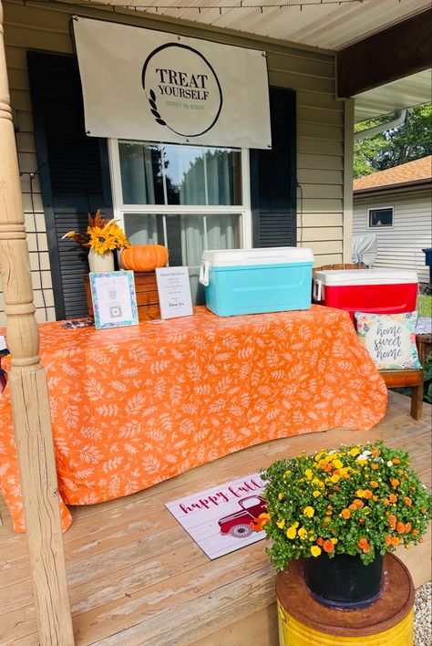 My home bakery started doing Porch Popups where I bake and set items out for sale in a self serve friendly way! Porch Pickup Bakery, Porch Pick Up Bakery, Porch Bakery, Bakery Cart, King Cakes, Cookie Display, Bakery Display, Event Display, Stand Ideas