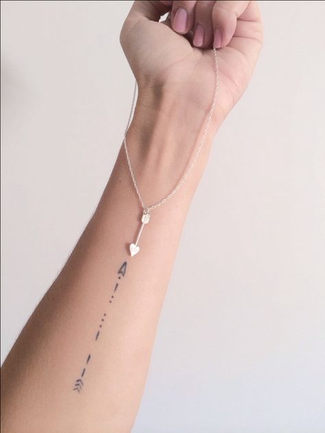 Morse Code Tattoo, Meaning Of Arrow Tattoo, Arrow Tattoos For Women, Arrow Tattoo Design, Bracelet Message, Necklace Tattoo, Bestie Tattoo, Literary Tattoos, Dragon Tattoo For Women