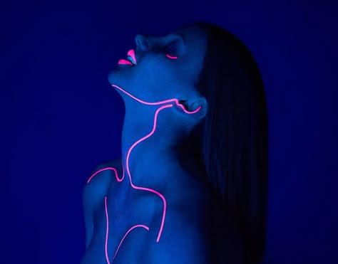 Carreras Uv Photography, Uv Makeup, Neon Photoshoot, Neon Paint, Neon Photography, Neon Girl, Light Shoot, Neon Noir, Neon Makeup