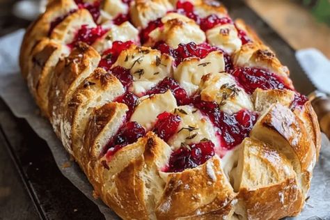 Cranberry Brie Sourdough Pull-Apart Bread Recipe - cookefast.com Cranberry Appetizer, Rustic Italian Bread, Brie Cranberry, Bread Pull Apart Recipes, Cranberry Brie, Brie Recipes, Christmas Bread, Cranberry Bread, Cranberry Cheese