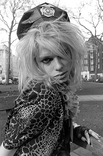 Michael Monroe from Hanoi Rocks. Hanoi Rocks Wallpaper, Michael Monroe 80s, Michael Monroe, Hair Metal Bands, 80s Hair Bands, Hanoi Rocks, Rockstar Aesthetic, 80s Rock, 80s Bands