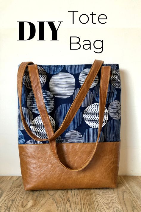 Learn how easy it is to sew up a DIY tote bag, This simple lined tote bag pattern includes slip pockets and a zipper pocket . Click through to read more, leather tote bag tutorial #Totebag Återvinna Jeans, Tas Denim, Diy Pocket, Sac Diy, Diy Tote, Tote Bag Tutorial, Diy Bags Purses, Tablet Bag, Recycle Bag