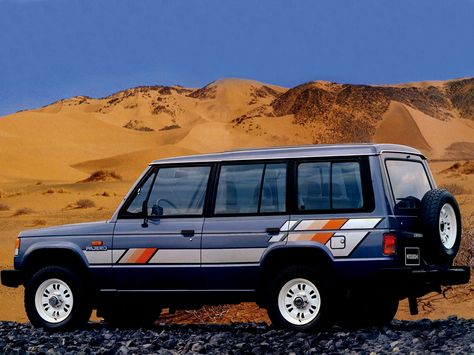 Mitsubishi MK1 Pajero Long Wheel Base with Decal Stripe Kit Raider Shogun, Pajero Off Road, Pajero Mk1, Montero 4x4, Nissan Terrano Ii, Dodge Raider, 1990s Cars, Paper Model Car, Mitsubishi Shogun