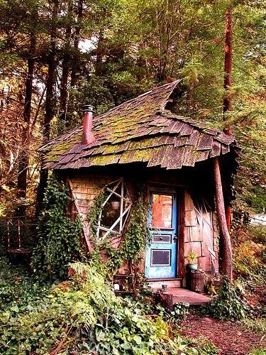 Cottage in the Woods Garden Hideaway, Casa Hobbit, Fairytale House, Gypset Style, Wendy House, Witch Cottage, Fairytale Cottage, Unusual Homes, Hobbit House