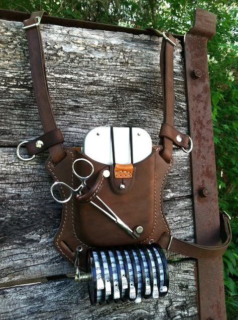 Fly Fishing Bag, Diy Leather Working, Fishing Bag, Antler Crafts, Fly Fishing Accessories, Leather Working Patterns, Fly Fishing Gear, Fly Box, Fly Tying Patterns