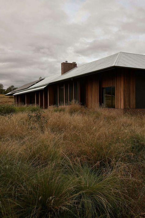 Photo 11 of 25 in A Mighty Corrugated Metal Roof Ties Together a Compound in Rural Australia - Dwell Rural Australia, Galvanized Roofing, Corrugated Metal Roof, Metal Siding, Roof Architecture, Roof Lines, Siding Materials, Energy Efficient Design, Corrugated Metal