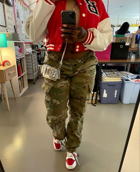 Red Shoes Outfit Black Women, Red 6s Outfit, Silver Dunks Outfit, Outfits With Red And White Dunks, Red And White Dunks Outfit Women, Nike Dunk Outfit Black Woman, Championship Red Dunk Low Outfit, Champion Red Dunks Outfit, Reverse Brazil Dunks Outfit Women