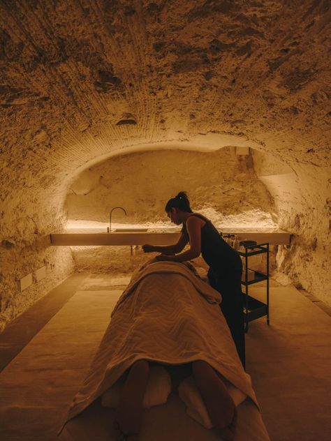 Spa Massage Room, Massage Room Decor, Cave Hotel, Spa Rooms, Sauna Design, Underground Cities, Spa Center, Age Of Aquarius, Spa Design