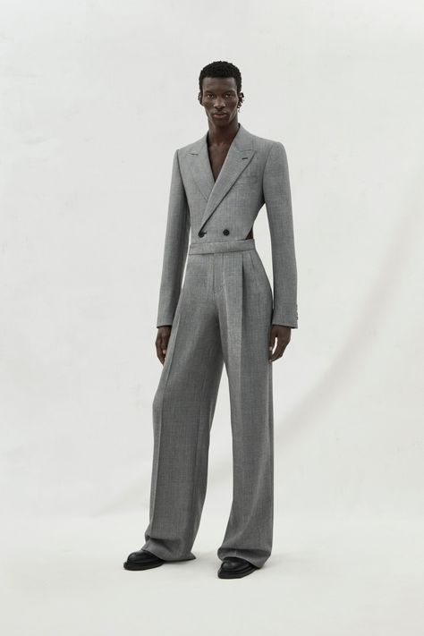 Mode Queer, Mcqueen Menswear, Alexander Mcqueen Menswear, Fall 2023 Menswear, Tailored Jumpsuit, Dior Men, Evening Jackets, Alexander Mcqueen Men, Mens Fall