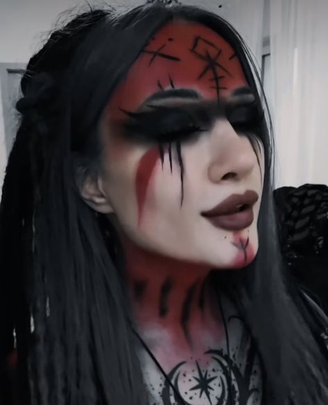 Black Fingers Makeup, Dark Viking Makeup, Red Witch Makeup Halloween, Demon Witch Makeup, Cold Face Makeup, Demonic Makeup Female, Black Veins Makeup, Gothic Elf Makeup, Red And Black Witch Makeup