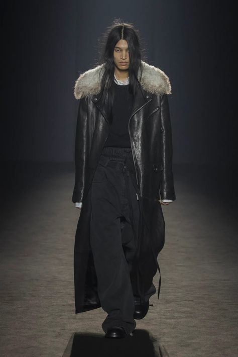 Goth Fashion Men, Ann Demeulemeester Menswear, Masculine Outfits, Paris Fashion Week Runway, Runway Outfits, Fall Winter 2024, Fashion Week Runway, Ann Demeulemeester, Swaggy Outfits