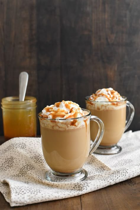 Caramel Brulee Coffee - Make a coffeehouse-style drink at home in just minutes! Coffee, milk, caramel sauce and a touch of brown sugar come together to make a sweet coffee treat! Caramel Coffee Recipe, Caramel Brulee, Coffee Treats, Sweet Coffee, Caramel Coffee, Coffee Drink Recipes, Starbucks Recipes, Jello Shots, Sugar Cravings