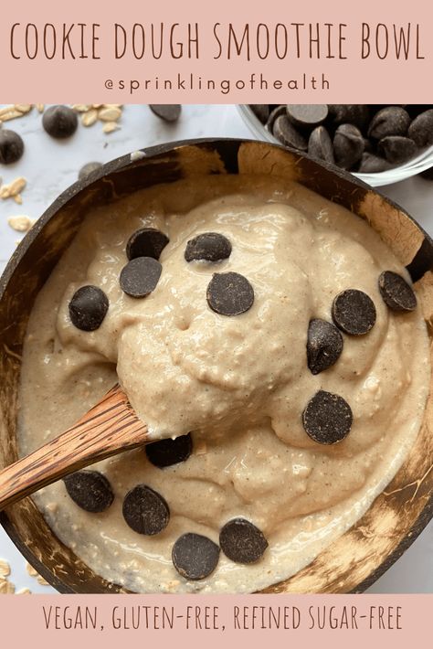 Cookie Dough Smoothie Bowl - Sprinkling of Health Cookie Dough Smoothie Bowl, Cookie Dough Smoothie, Chocolate Breakfast Recipes, Sugar Free Vegan Desserts, Gluten Free Vegan Recipes Desserts, Vegan Dessert Bars, Cookie Dough To Eat, Healthy Chocolate Recipes, Dessert For Breakfast