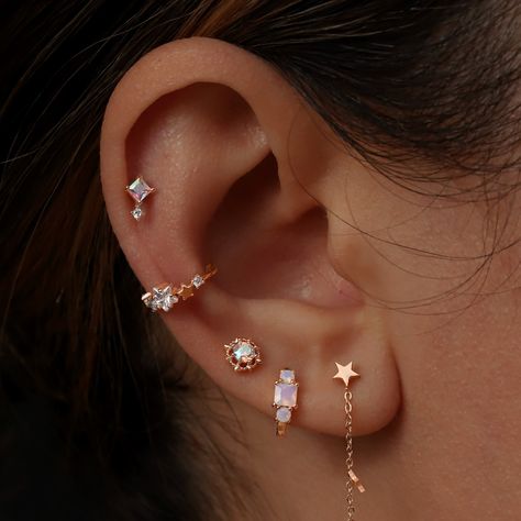 Helix Conch Piercing, Three Ear Piercings, Second Ear Piercing, Ear Lobe Piercings, Curated Ear, Cool Ear Piercings, Pretty Ear Piercings, Cute Piercings, Lobe Piercing