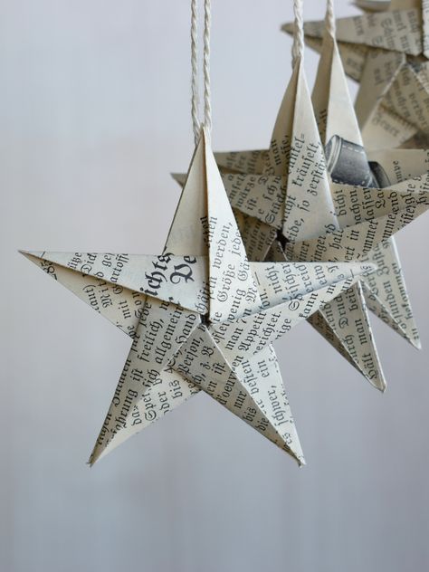 Newspaper Christmas Ornaments, Hanging Star Origami, Origami Star Ornament, Book Paper Ornaments Diy, Origami Hanging Decorations, Cardboard Christmas Decorations, Folded Stars, Hanging Origami, Star Origami