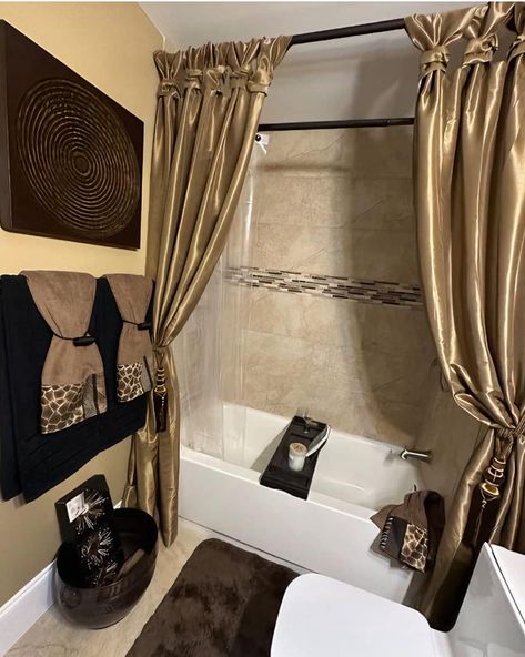 Brown Themed Bathroom, Brown And Gold Bathroom Decor Ideas, Brown Bathroom Ideas Decor, Making Detergent, Black And Gold Bathroom Decor Ideas, Affordable Bathroom Ideas, Fancy Bathroom Decor, Shower Curtain Ideas Bathroom, Shower Curtain Wall