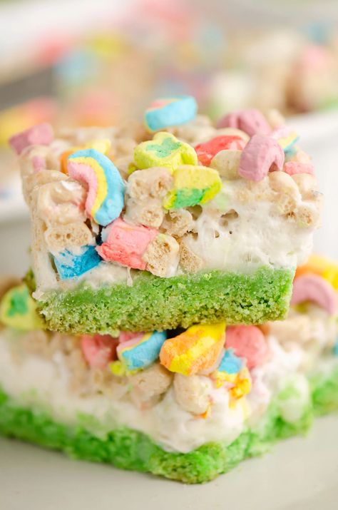 Lucky Charms Cereal Bars, Lucky Charms Cake, Chocolate Cereal, Lucky Charms Cereal, Cereal Bar, Snack Mix Recipes, Cereal Bars, Cake Bars, Ice Cream Treats