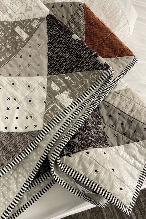 Backing A Quilt With Minky, Twin Bed Quilt Pattern, Green Quilts Ideas Bedroom, Man Quilt Ideas, Minky Quilt Ideas, Clothing Memory Quilt, Simple Beginner Quilt, Quilt Designs For Men, Guy Quilts Patterns