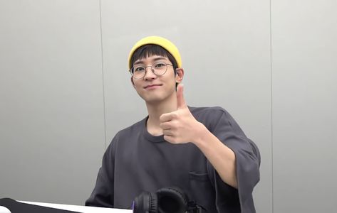 Wonwoo Thumbs Up, Wonwoo Weverse, Svt Wonwoo, Jeon Wonwoo, Kim Mingyu, Seventeen Wonwoo, Thumbs Up, Seventeen, Collage