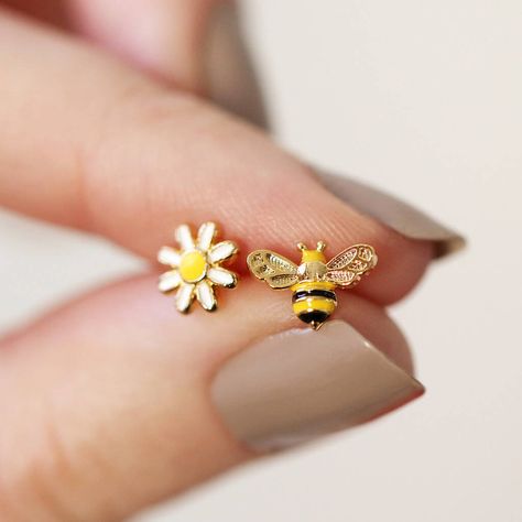 Mismatched Bee And Daisy Stud Earrings In Gold Plating By Lisa Angel | notonthehighstreet.com Simple Butterfly, Bee Studs, Cute Stud Earrings, Daisy Studs, Unusual Flowers, Writing Gifts, Animal Earrings, Girls Gift, Everyday Earrings