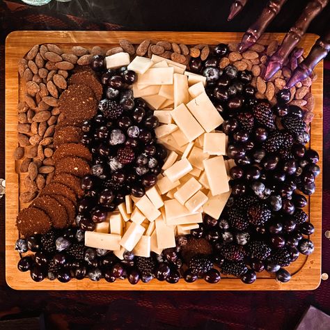 Full Moon Charcuterie Board, Witchy Party Foods, Salem Themed Party, Psychic Party Food Ideas, Full Moon Halloween Party, Witchy Party Food Ideas, Witch Picnic Party, Witches Night In Party, Full Moon Themed Snacks