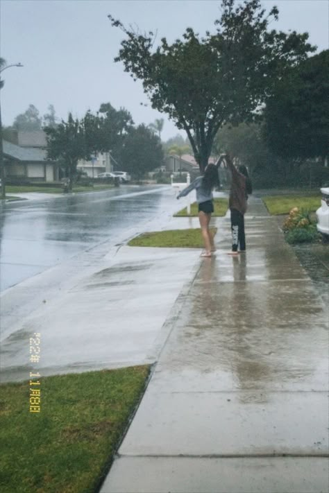 Running Rain Aesthetic, Rain Photoshoot Friends, Friends In The Rain, Heidi Core, Dancing In The Rain Aesthetic, Rain Therapy, Natalie Core, Pictures In The Rain, Bsf Aesthetic