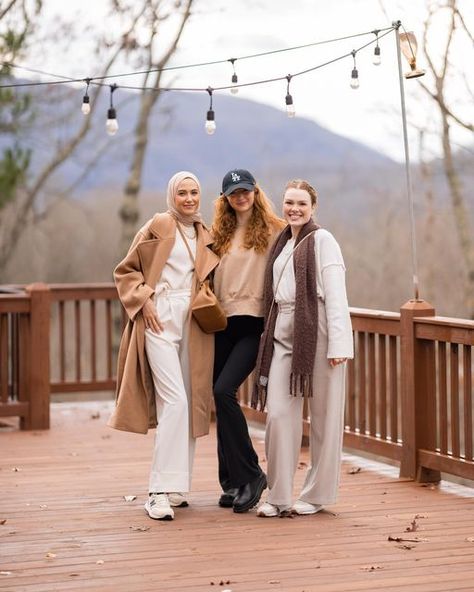 Loren Asad, Leena Asad, Leena Snoubar, Hijab Hoodie, Dark Brown Dress, Suits Show, Modesty Outfits, Hijab Trends, Modern Monochrome