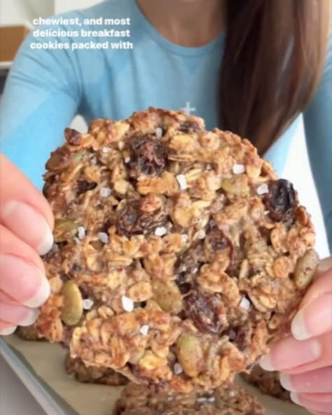 Clean Eating Guide on Instagram: "Healthy Breakfast Cookies 🍪 by @lindsay.keosayian These are simple to make, so delicious and packed with wholesome ingredients! Definitely give them a try!  You’ll need: 1 ripe banana, mashed 1/4 cup nut or seed butter (I used raw almond butter) 1 tsp cinnamon 1/2 tbsp chia seeds 2 tbsp pure maple syrup (optional, can also sub raw honey or other sweetener of choice) 1/4 cup pumpkin seeds 1/3 cup organic raisins 1 cup sprouted rolled oats (gluten-free) flaky salt (optional for topping)  1. In a bowl, combine your mashed banana, nut or seed butter, cinnamon, chia seeds and maple syrup. 2. Add in pumpkin seeds, raisins and oats and stir until well-combined.  3. Place the bowl in the refrigerator for about 10 minutes to firm up. 4. Scoop the mixture onto a li Sprouted Rolled Oats, Lindsay Keosayian, Raw Almond Butter, Butter Cinnamon, Breakfast Cookies Healthy, Full Recipes, Flaky Salt, Gf Desserts, Banana Nut