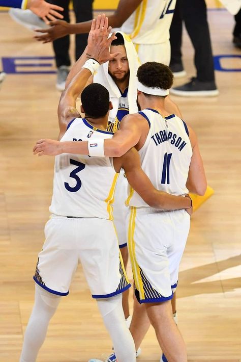 Klay Thompson Wallpaper, Splash Bros, Curry Nba, Stephen Curry Pictures, Jordan Poole, Splash Brothers, Kobe Bryant Pictures, Warriors Basketball, Nba Fashion