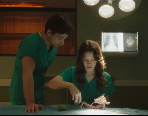 Surgeon Couple, Medical Couple Doctors, Doctors Love Couple, Doctor Couple Aesthetic, Doctors Couple Goals, Doctor Couple, Doctor Love, Medical School Life, Nurse Inspiration