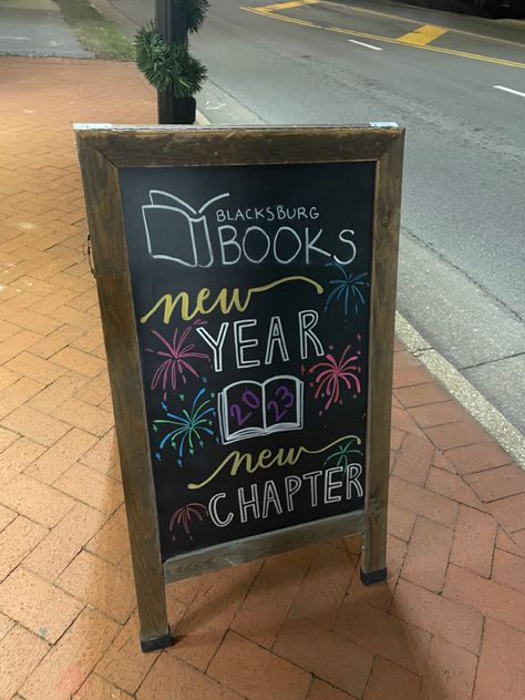 Bookstore Chalkboard Signs, Bookstore Sign, Bookstore Signs, Dream Bookstore, Bookstore Ideas, Work Signs, Books Display, Library Plan, Blackboard Art