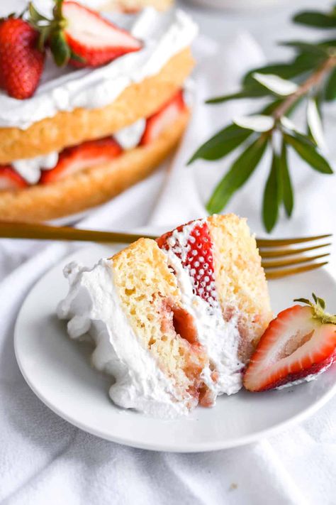 Vegan Strawberry Shortcake Cupcakes, Vegan Cake Strawberry, Vegan Shortcake Recipe, Vegan Strawberries And Cream Cake, Strawberry Shortcake Dairy Free, Vegan Gluten Free Strawberry Shortcake, Vegan Strawberry Dessert Recipes, Vegan Strawberry Shortcake Cake, Strawberry Shortcake Vegan