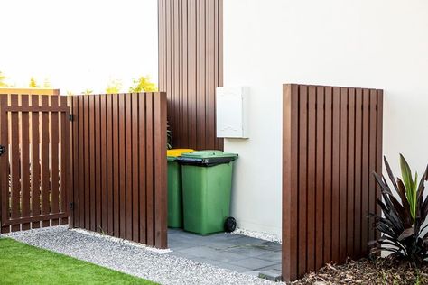 Exterior Garbage Can Storage, Bin Enclosure Outdoor, Bin Area Ideas, Wheelie Bin Screen Ideas, Trash Can Screen Outdoor, Hidden Garbage Cans Outdoor, How To Hide Garbage Cans Outside, Bin Screening Ideas, Outdoor Garbage Can Hideaway