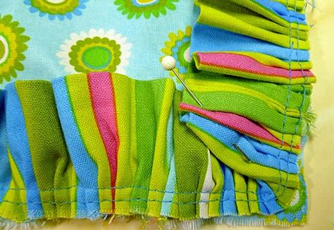 Ruffled Baby Blanket, Sewing Ruffles, Baby Quilt Size, Ruffle Blanket, Ruffle Quilt, Diy Ruffle, Beautiful Baby Blanket, Baby Quilt Patterns, Cute Blankets