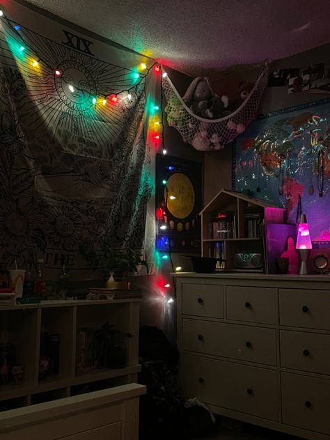 Lava Lamp Aesthetic Room, Aesthetic Lava Lamp, Christmas Lights Bedroom, Lava Lamp Aesthetic, Lights Bedroom Ideas, Room Inspo Aesthetic, Christmas Lights In Bedroom, Cool Room, Lights Bedroom