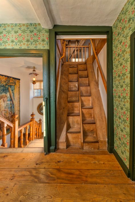 William Morris Interior, Cotswolds Home, Morris Homes, Aesthetic Interior Design, Home Decor Wallpaper, Nails Home, Decor Ideas Bedroom, A Night At The Opera, William Morris Designs