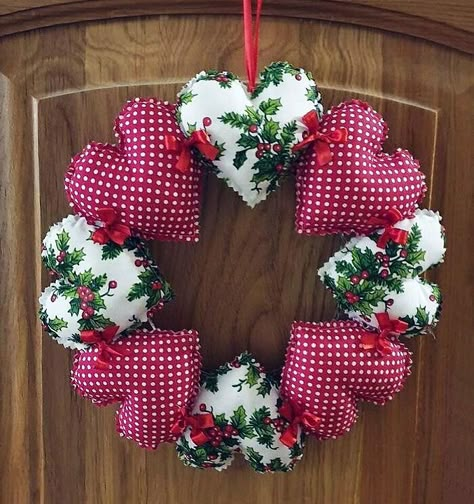 50 Times People Decided To Go All Out On Valentine's Day With These Creative Decorations | Bored Panda Diy Valentine's Day Decorations, Christmas Sewing Projects, Diy Valentines Decorations, Valentine Projects, Love And Affection, Diy Valentine, Christmas Hearts, Diy Valentines Crafts, Handmade Christmas Decorations