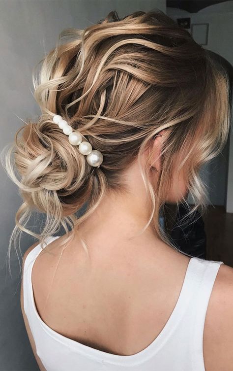 Halo Couture Hair Extensions, Messy Hair Look, Messy Updo, Up Dos For Medium Hair, Prom Hairstyles For Long Hair, Pearl Hair Pins, Messy Hair, Elegant Hairstyles, Messy Hairstyles