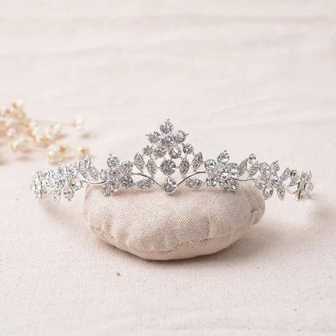 Hair Ornaments Wedding, Swarovski Tiara, Handmade Tiaras, Crystal Wedding Tiaras, Veil Accessories, Crystal Bridal Tiaras, Bridal Hair Jewelry, Wedding Accessories Jewelry, Crystal Tiaras