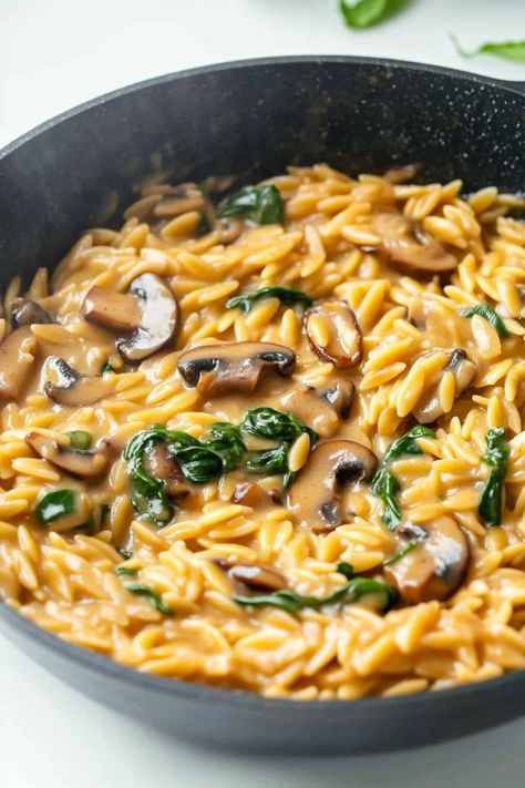 This mushroom orzo is creamy, dreamy, and delicious! With tender mushrooms, pasta, cream, and Parmesan, it's just to die for. Creamy Mushroom Orzo, Vegetarian Orzo Recipes, Creamy Parmesan Orzo, Creamy Orzo Recipes, Orzo Dinner Recipes, Creamy Orzo Pasta, Mushrooms Pasta, Mushroom Orzo, Orzo Pasta Recipes