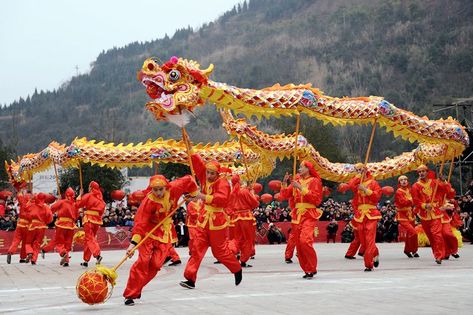 Various traditional activities are hold on Chinese #LanternFestival. | Chinese culture, Dragon dance, World cultures Chinese Dragon Festival, Chinese Culture Traditional, Chinese Dragon Dance, Chinese Celebrations, Dragon Chino, Chinese Dance, China Culture, Chinese Crafts, Festival Photography