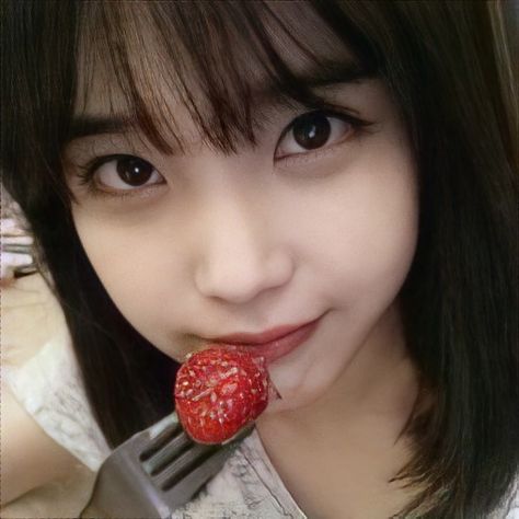 Iu Strawberry, Strawberry Icon, Iu Aesthetic, Cute Icon, Cute Strawberry, Aesthetic Cute, Pretty Selfies, Aesthetic Hair, Photoshoot Poses