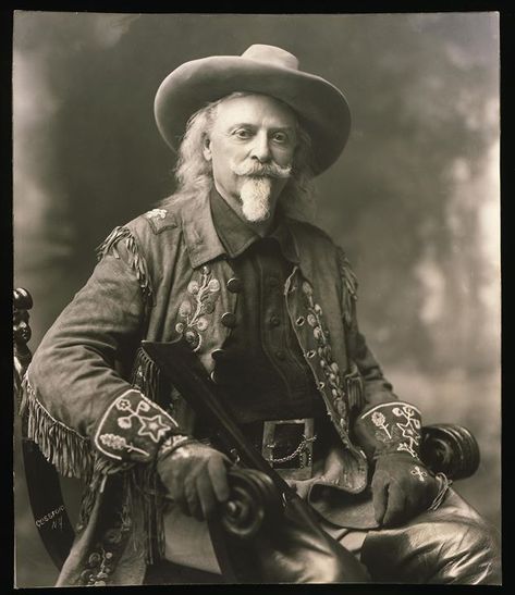 bill cody Wild West Show, Buffalo Bill, Retro Photo, Mountain Man, American Heroes, Buffalo Bills, Old West, Wild West, Nebraska